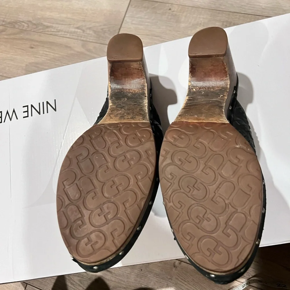 UGG Clogs - Picture 3 of 7
